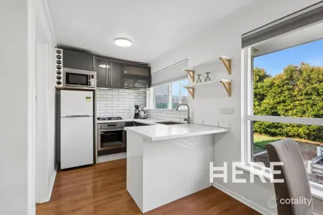 18 Jon Sanders Dr, Glendalough, WA 6016