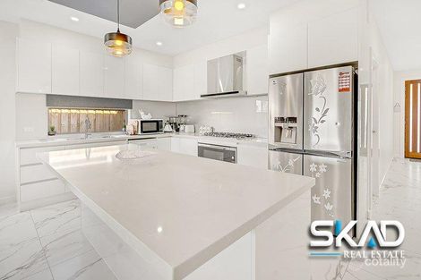 Property photo of 24 Rowena Way Mickleham VIC 3064