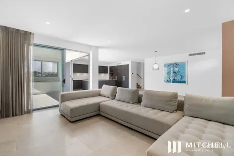 Property photo of 6274 Spyglass Hill Hope Island QLD 4212