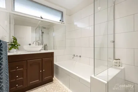Property photo of 1 Kirribilli Avenue Keysborough VIC 3173