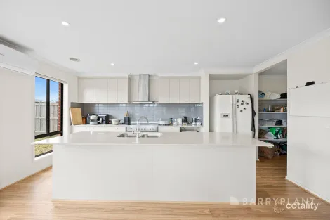 Property photo of 8 Paramount Drive Warragul VIC 3820