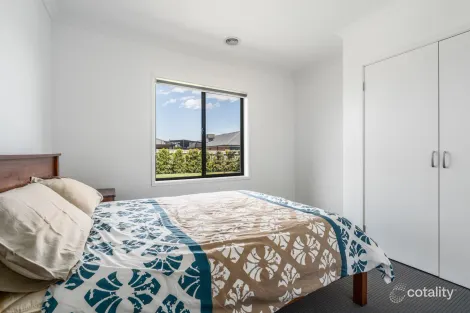 Property photo of 42 Broadhead Way Bannockburn VIC 3331