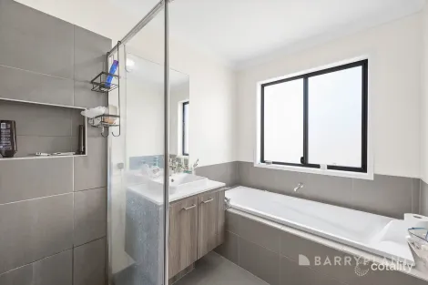 Property photo of 8 Paramount Drive Warragul VIC 3820