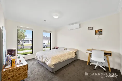 Property photo of 8 Paramount Drive Warragul VIC 3820