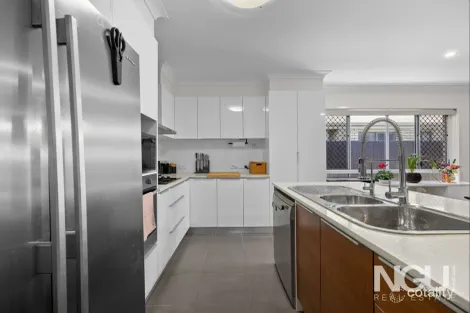 Property photo of 9 Hyperno Close Raceview QLD 4305