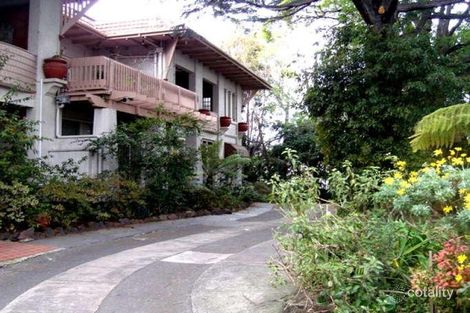 Property photo of 2 Irving Road Toorak VIC 3142