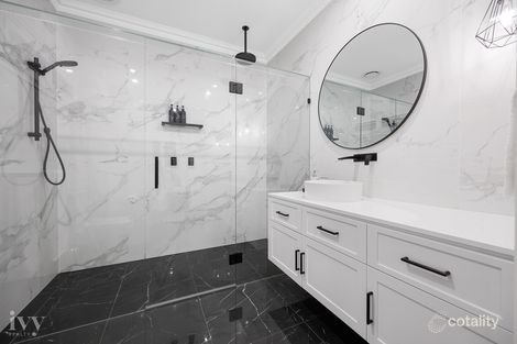 Property photo of 6 Queen Guineveres Place Paradise Point QLD 4216