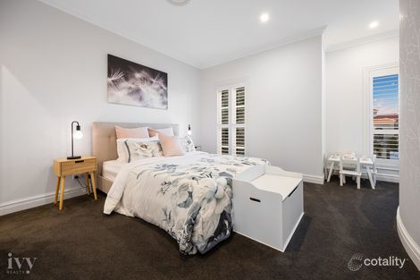 Property photo of 6 Queen Guineveres Place Paradise Point QLD 4216