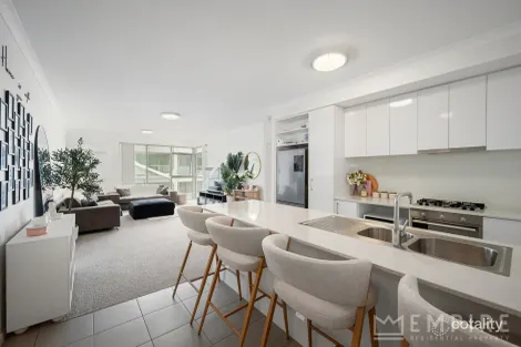 402/21 Malata Cres, Success, WA 6164