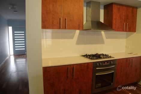 Property photo of 8 Home Road Point Cook VIC 3030