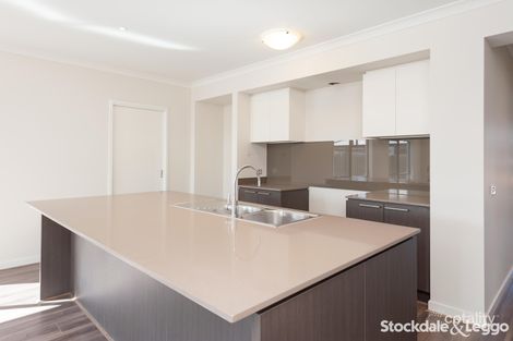 Property photo of 7 Scoria Circuit Craigieburn VIC 3064