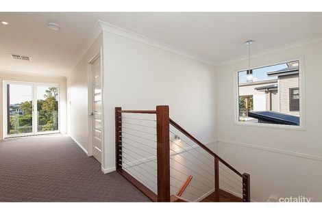 Property photo of 15 Fleetwood Court Helensvale QLD 4212