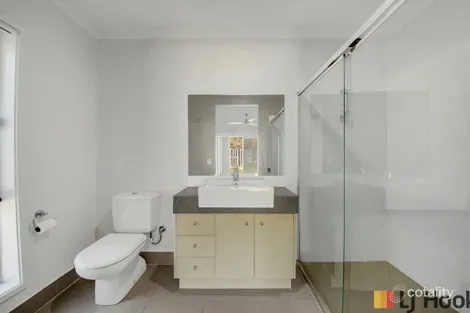 Property photo of 32 Koolivoo Parade Boyne Island QLD 4680