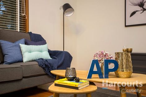 Property photo of 40 Redleap Avenue Mill Park VIC 3082