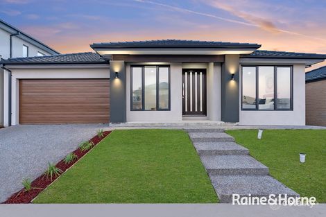 17 Sampson Dr, Pakenham, VIC 3810