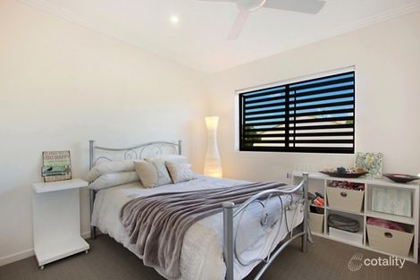 Property photo of 4/15-17 Bullimah Avenue Burleigh Heads QLD 4220