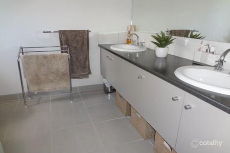 Property photo of 28 Diamond Parade Skye VIC 3977