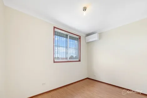 Property photo of 4 Baringa Close Green Valley NSW 2168