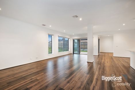 Property photo of 30 Glenrose Boulevard Clyde North VIC 3978