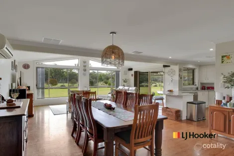 Property photo of 165 Villeneuve Drive Narromine NSW 2821