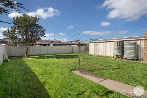 Property photo of 17 Rowan Parade Wendouree VIC 3355