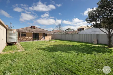 Property photo of 17 Rowan Parade Wendouree VIC 3355