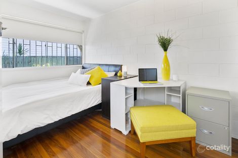 Property photo of 2/110 McIlwraith Avenue Norman Park QLD 4170