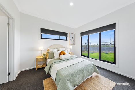 Property photo of 16 Moon Crescent Deanside VIC 3336