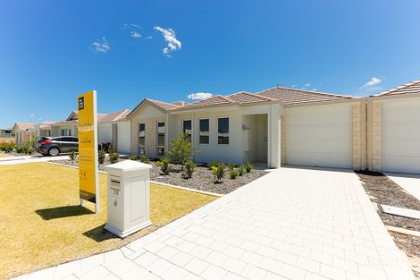 2/8 Minara St, Golden Bay, WA 6174