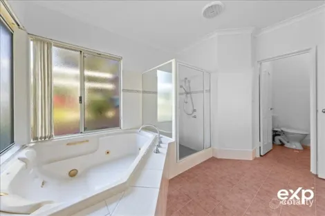 Property photo of 40 Victoria Circle Greenfields WA 6210