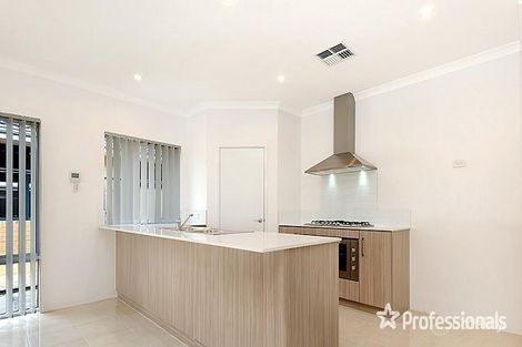 Property photo of 67 Sunstone Boulevard Treeby WA 6164
