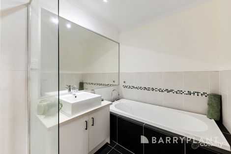 Property photo of 14 Willunga Way Bundoora VIC 3083