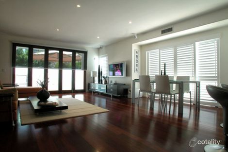 Property photo of 2/3 Mountbatten Avenue Main Beach QLD 4217