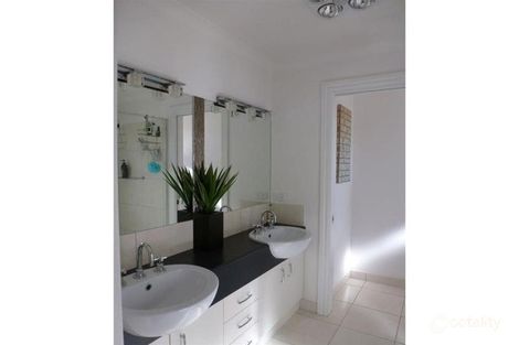 Property photo of 11 Kenneth Watson Drive Bandiana VIC 3691