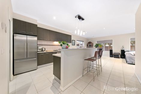 Property photo of 6 Heron Close Pakenham VIC 3810