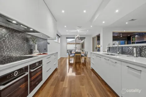 Property photo of 28 Melfin Drive Hillside VIC 3037
