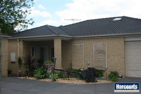 8 Manuka Rd, Berwick, VIC 3806