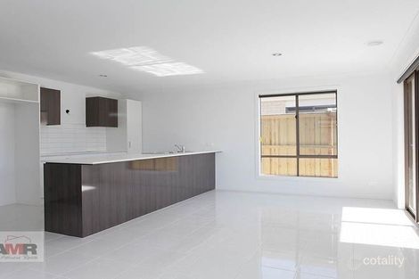 Property photo of 32 Caversham Drive Pakenham VIC 3810