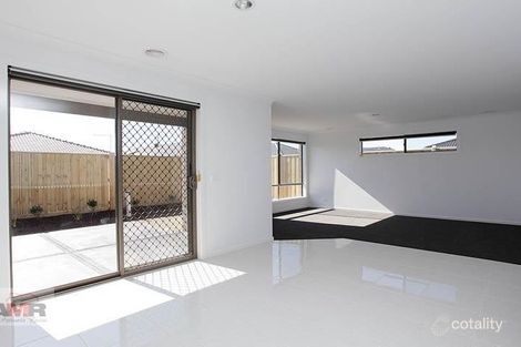 Property photo of 32 Caversham Drive Pakenham VIC 3810