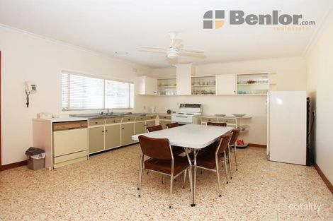 Property photo of 2 Charles Street Werribee VIC 3030