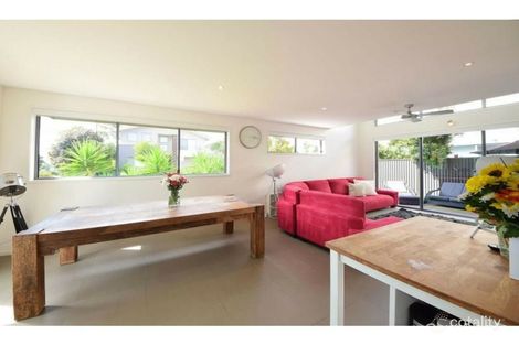 Property photo of 30 Lakefront Crescent Varsity Lakes QLD 4227