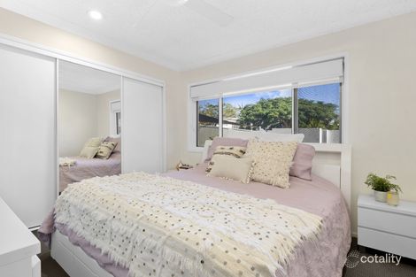 Property photo of 26 Warrina Crescent Burleigh Waters QLD 4220