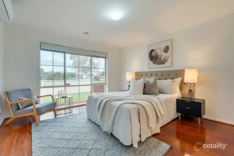 Property photo of 15 Santa Cruz Boulevard Roxburgh Park VIC 3064