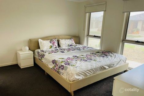 Property photo of 10 Oats Way Truganina VIC 3029
