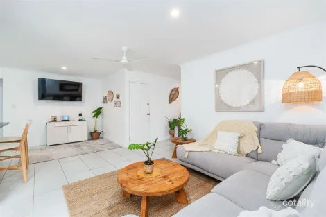 Property photo of 2 Wave Court Toogoom QLD 4655