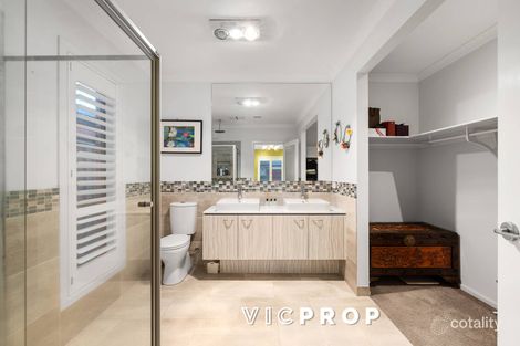 Property photo of 12 Geraldton Road Point Cook VIC 3030
