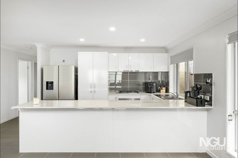 Property photo of 11 Cooper Way Spring Mountain QLD 4300