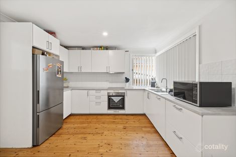 Property photo of 22 Kooloona Crescent Bradbury NSW 2560