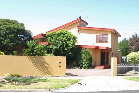 8 Seagull Ave, Altona, VIC 3018