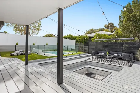 34 Cobb & Co Dr, Oxenford, QLD 4210